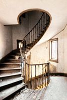 Lost Place - Spiraltreppe in verlassenen Herrenhaus