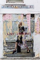 Modischer Eindruck: Modeplakat in der Turville Street, London