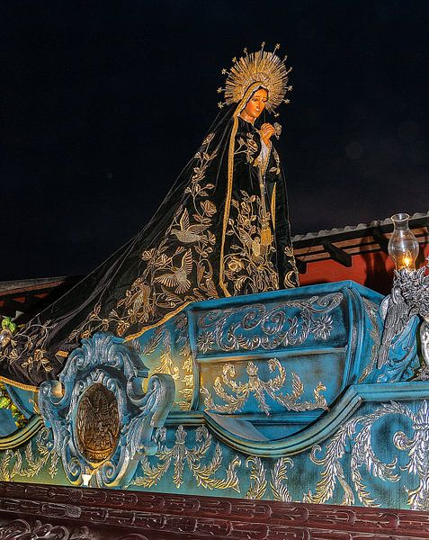 Guatemala: Paasprocessie (Antigua) by Maarten Verhees