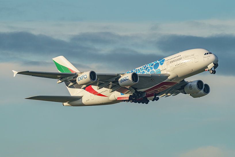 L'Airbus A380 d'Emirates a décollé de l'aéroport de Schiphol. par Jaap van den Berg