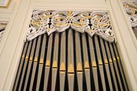 Orgelpijpen waar muziek uit komt 