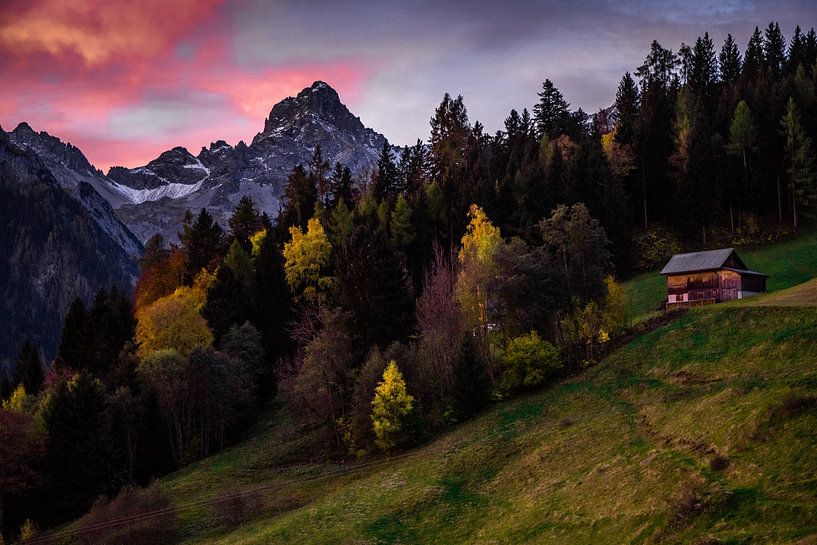 Sonnenaufgang Zimba Berggipfel im Brandnertal von Ralf van de Veerdonk