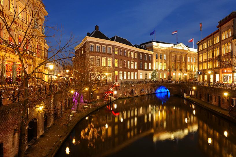 Oudegracht in Utrecht between Bezembrug and Stadhuisbrug by Donker Utrecht