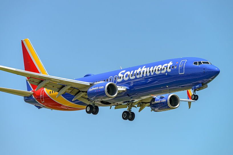 Landing Southwest Airlines Boeing 737. by Jaap van den Berg