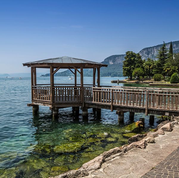 LAC DE GARDE Promenade sur la rive de Garda  par Melanie Viola