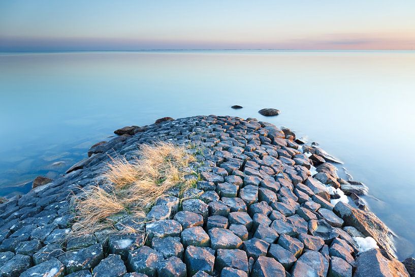 Breakwater at serene rest on the IJsselmeer | Stavoren, Netherlands by Sjaak den Breeje