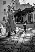 Mann und Hund in der Medina