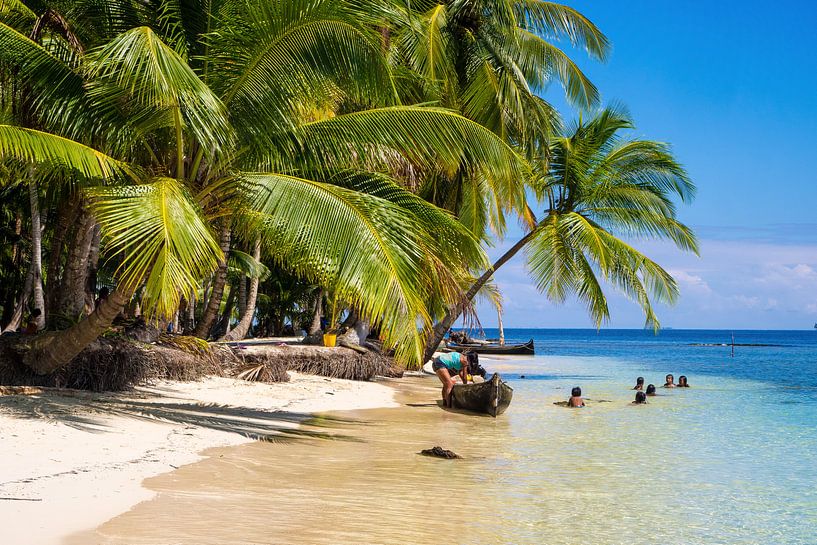 Children playing on the San Blas Islands by Michiel Dros