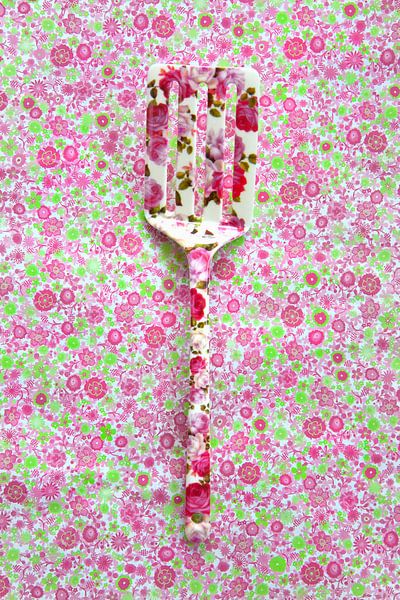 Une spatule avec un imprimé floral par BeeldigBeeld Food & Lifestyle
