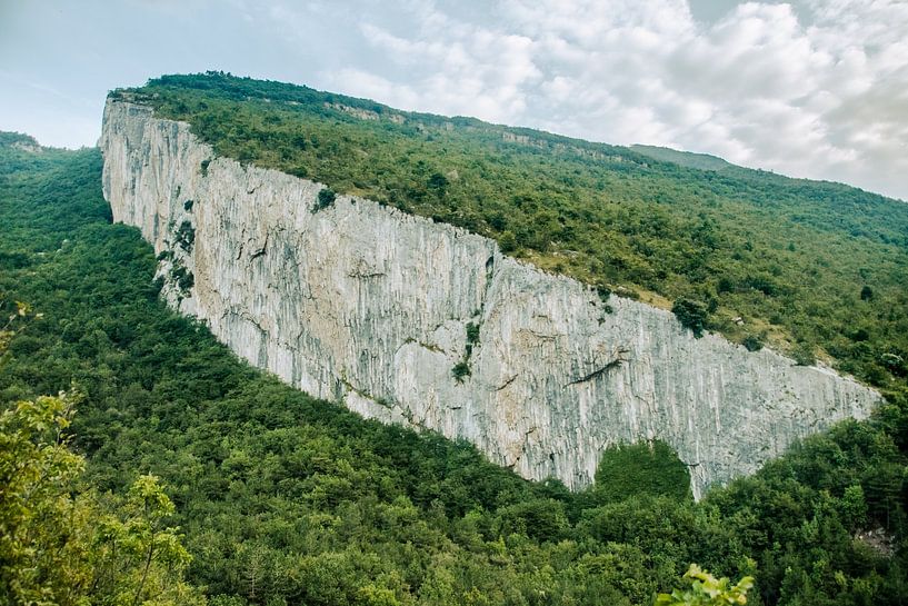 Rotsformatie in Arco, Italië van Manon Verijdt