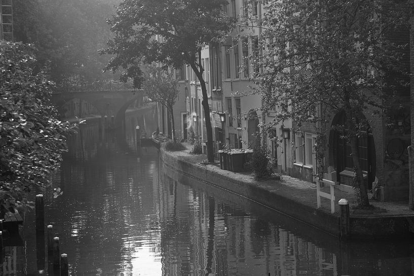 Rising sun Oudegracht Utrecht by Ramona Stravers