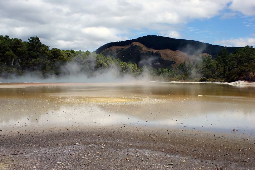 Wai-o-tapu by Jeroen van Deel