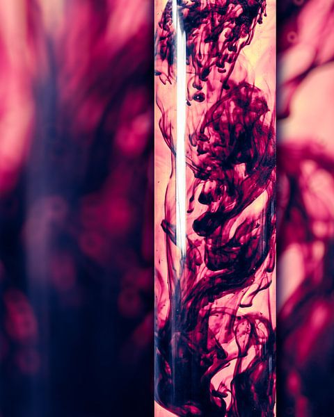 Farben verteilen sich im Wasser von Mixed media vector arts