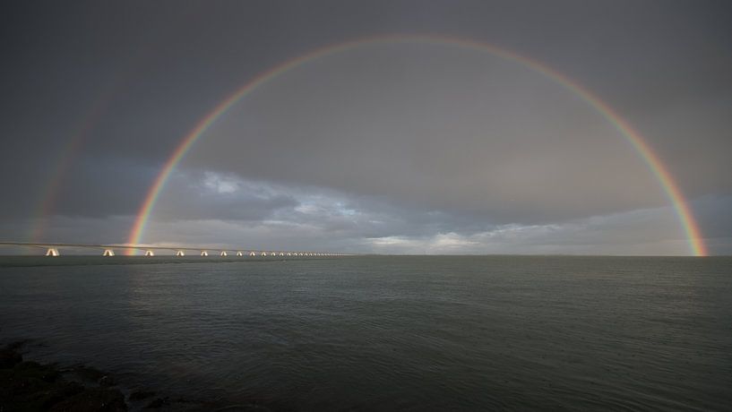 Arc-en-ciel sur le pont de Zeeland par Jan Jongejan