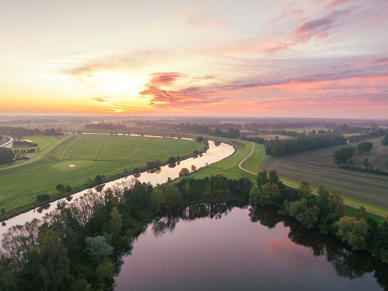 Lever de soleil sur la Vecht vue d'en haut par Sjoerd van der Wal Photographie