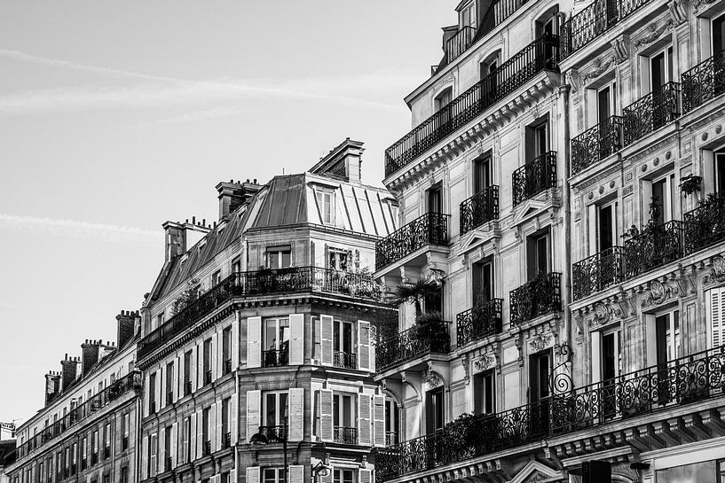 Photographie en noir et blanc de belles façades à Paris. par MICHEL WETTSTEIN