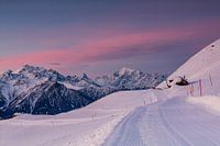 Incandescence des Alpes pendant le lever du soleil en hiver au Cervin valaisan sur la Fiescheralp.