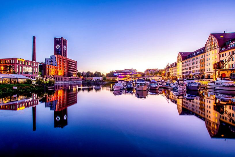 Berlin harbour at sunset by SPUTNIKeins fotografie