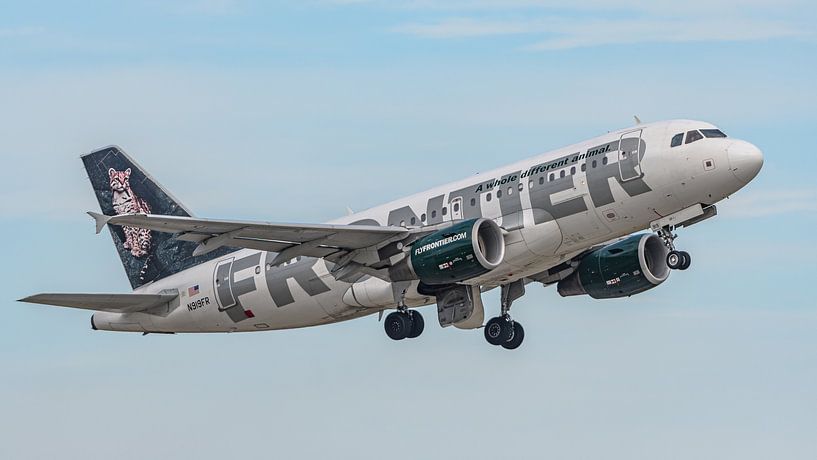 Abfliegender Frontier Airlines Airbus A319-100. von Jaap van den Berg