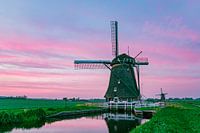 Windmühle mit schönem Himmel