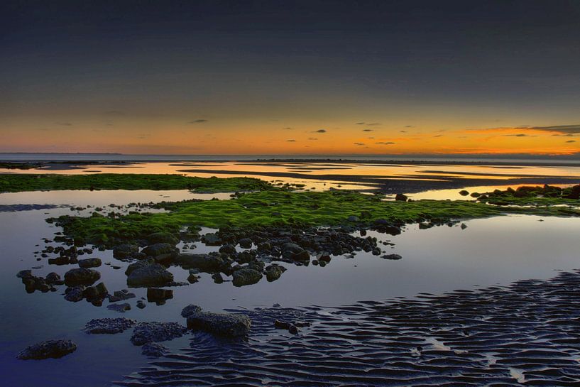 Sonnenuntergang bei Ebbe am Strand von Hollum von Petra Vastenburg