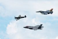 Historische vlucht met Spitfire, F-16 en F-35.