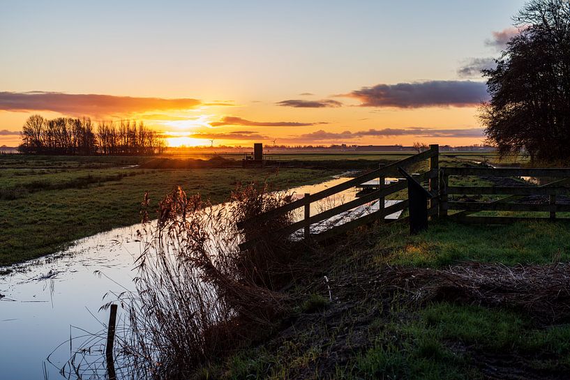 Sonnenaufgang im Polder von Rob Donders Beeldende kunst