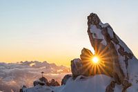 Sonnenuntergang hinter Felsen am Stockhorn