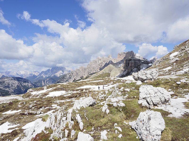 Spektakuläres Bergfoto der berühmten Drei Zinnen in den Dolomiten – ein zeitloses Motiv für alle Bergliebhaber. Klare Strukturen, beeindruckende Felswände und die unverwechselbare alpine Kulisse von Miriam Schwarzfischer Fotografie