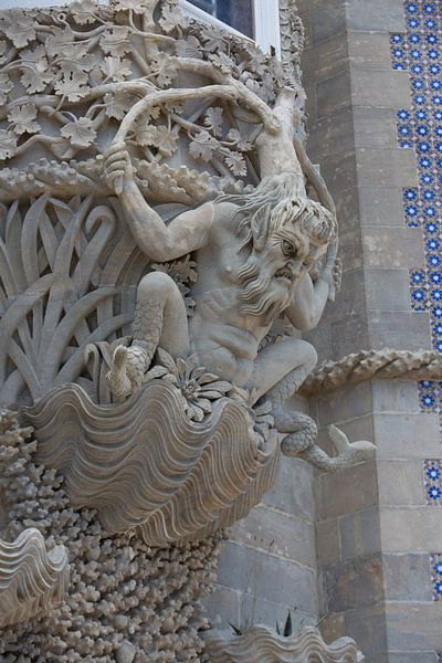Neptune au-dessus de la porte du château de Sintra, Portugal par Joost Adriaanse