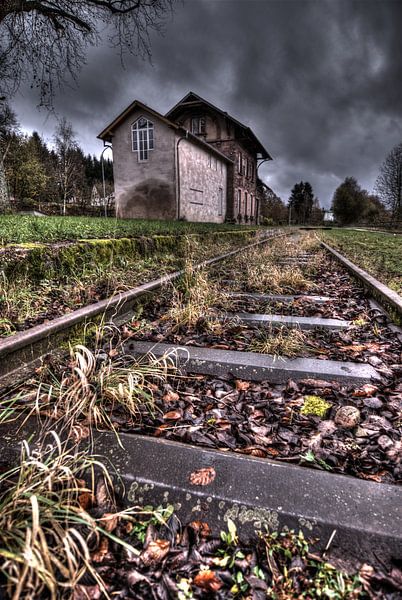Abandoned station by Björn Massuger