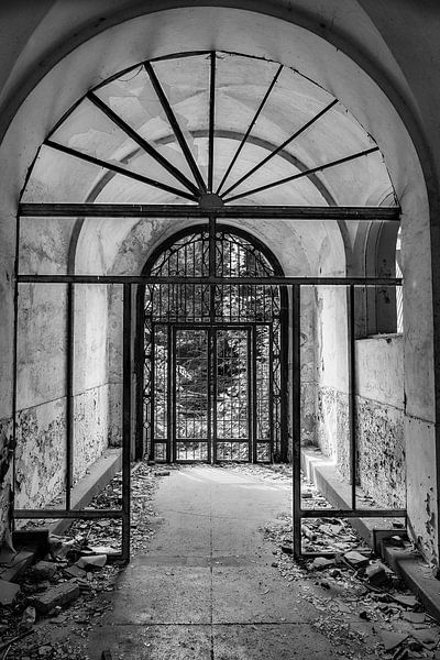 Door, urbex by Marieke Deinum