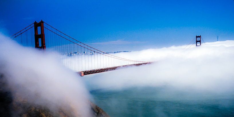 Le Golden Gate Bridge dans le brouillard par Dieter Walther