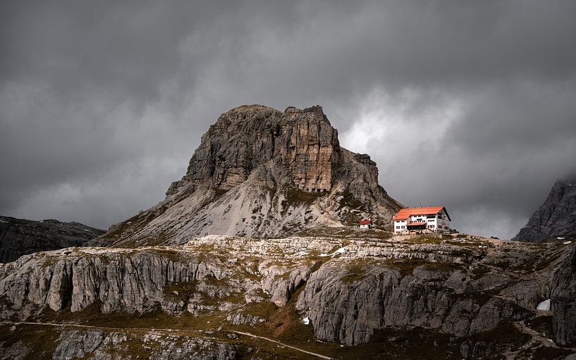 Die Dreizinnenhütte in den Dolomiten, Italien von Michael Fousert