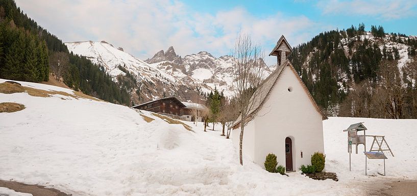 Kapelle in Einödsbach, Winterlandschaft im Allgäu von SusaZoom