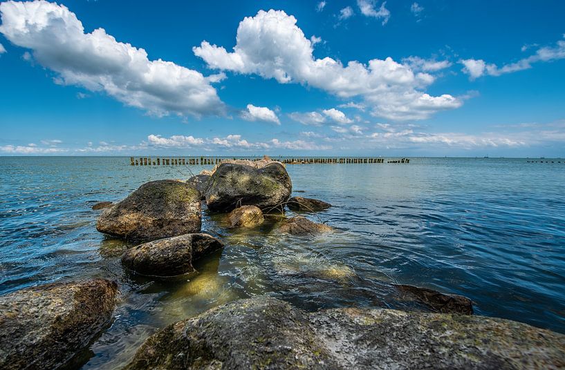 Hollandse wolkenluchten Enkhuizen. by Patrick Hartog