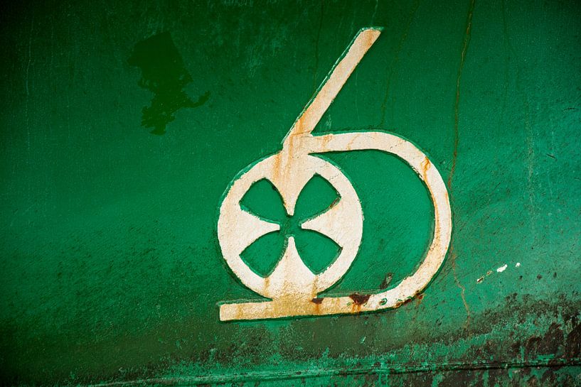 The bow of the ship is a work of art in itself. by scheepskijkerhavenfotografie