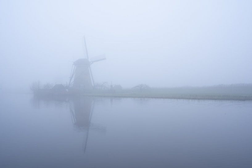 Paysage brumeux Kinderdijk 5 par Björn van den Berg