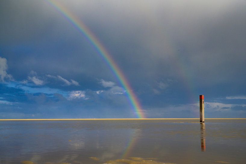 Arc-en-ciel à la plage sur l'île de Texel dans la région de la mer des Wadden par Sjoerd van der Wal Photographie