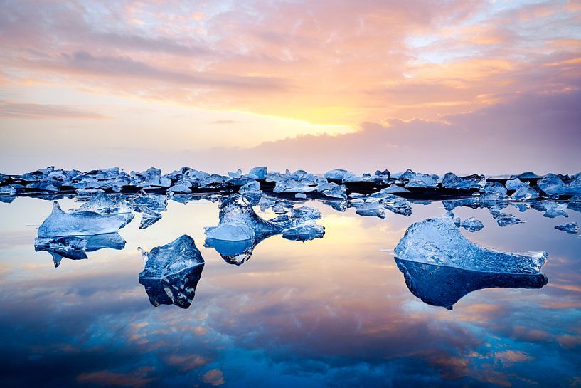 Cristaux de glace bleus sur la Diamond Beach en Islande par Sascha Kilmer