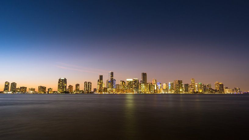 USA, Florida, Sunset over the skyline of the city miami by adventure-photos