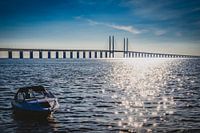 Segeln zum Horizont: Bezaubernde Abendstimmung auf der Öresundbron