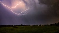 Blitze über niederländischen Feldern