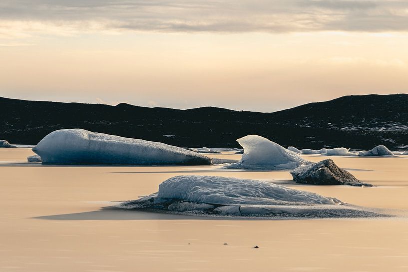 Floating ice floes in an Icelandic lake by Sophia Eerden