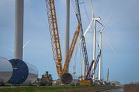 Giganten van de Toekomst: Bouwen aan Duurzame Windenergie.