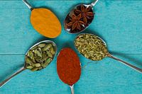 Löffel mit Kräutern