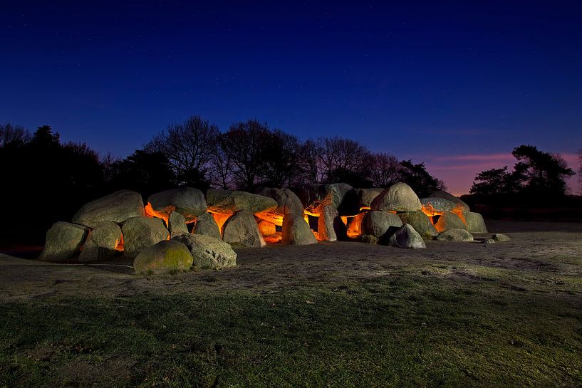 hunebed allumé par Anton de Zeeuw