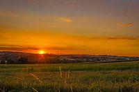 Zons ondergang-opkomst in de  heuvels