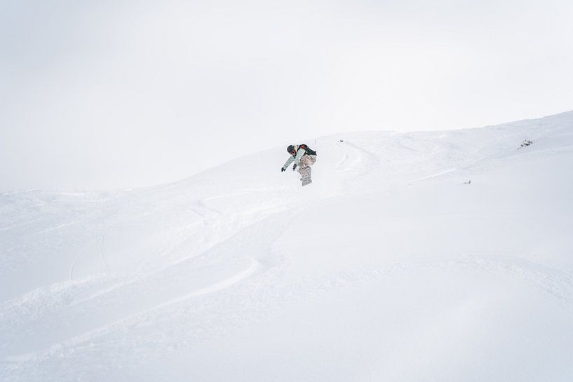 Freeriden Pulverschnee Fahren im Montafon, Vorarlberg Snowboardgruppe von Leo Schindzielorz