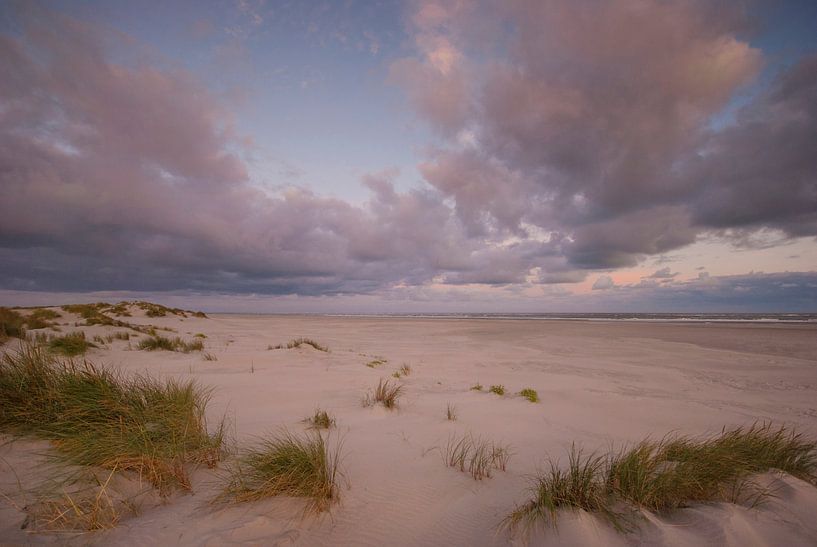 Sonnenaufgang Strand Schiermonnikoog von Margreet Frowijn